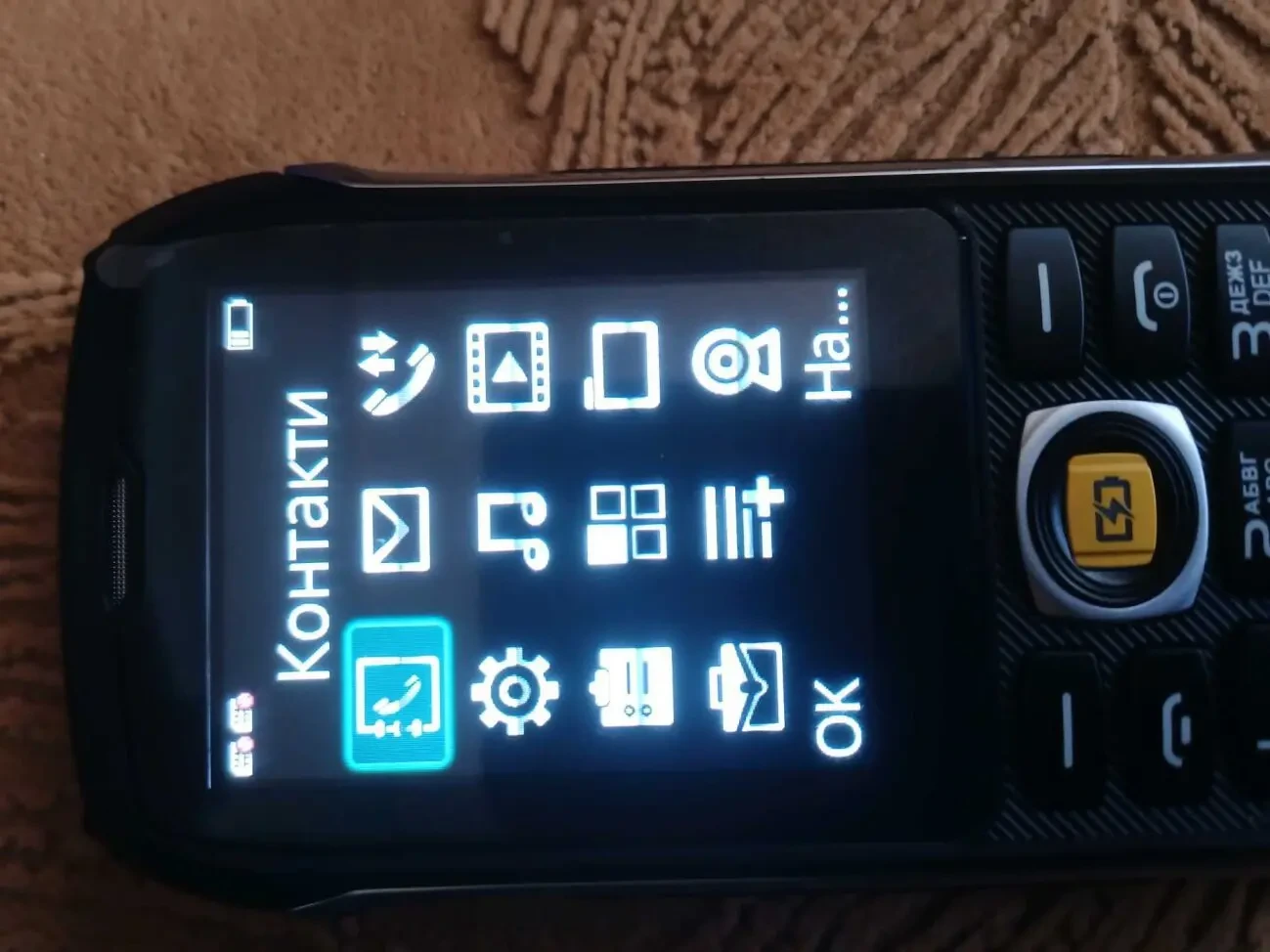 ip68/69 захищений кнопковий телефон 8