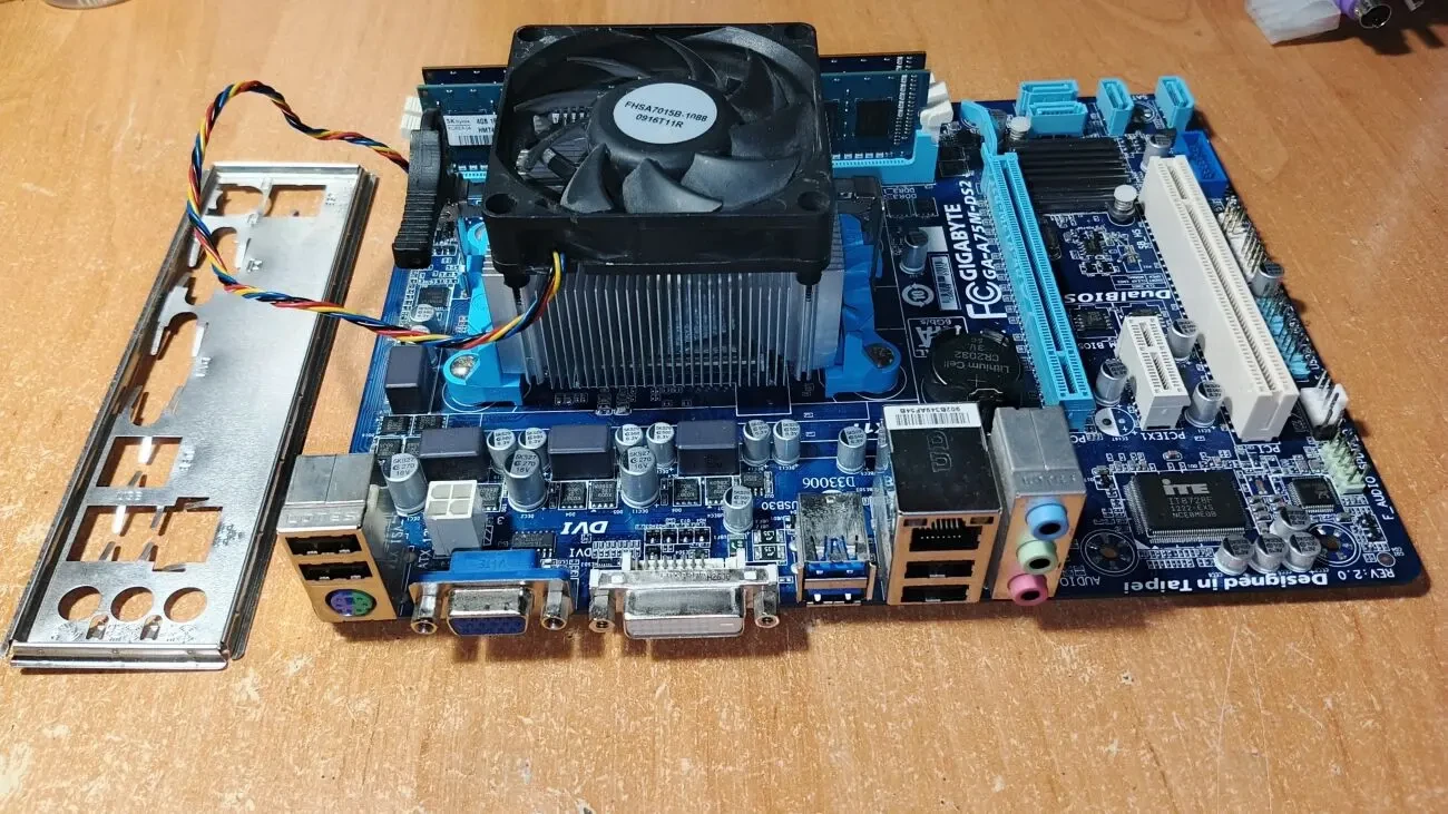Комплект Gigabyte GA-A75M-DS2 v2.0 (sFM1)+A6 3650+8Gb+Cooler BOX 2
