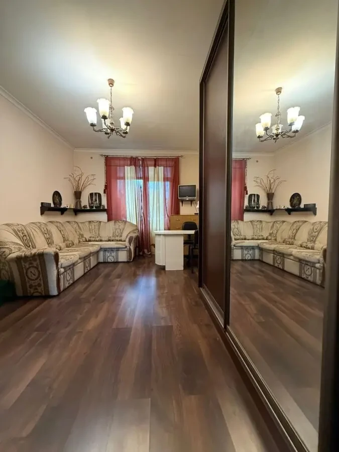 Продам 2к квартиру на Титова,6 2