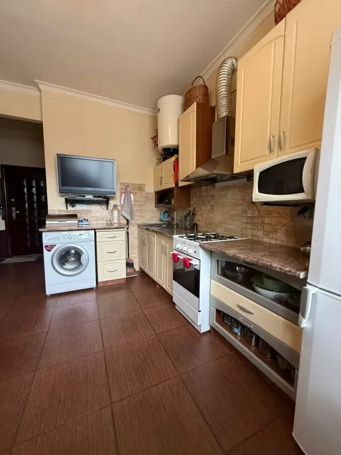 Продам 2к квартиру на Титова,6 8