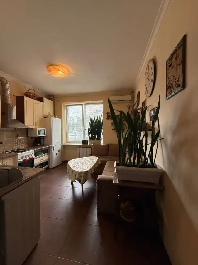 Продам 2к квартиру на Титова,6