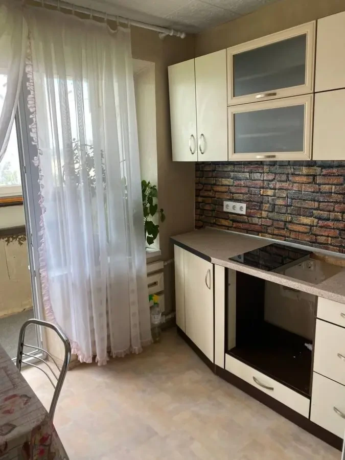 продам 1 комнатную квартиру район Победа 5 2