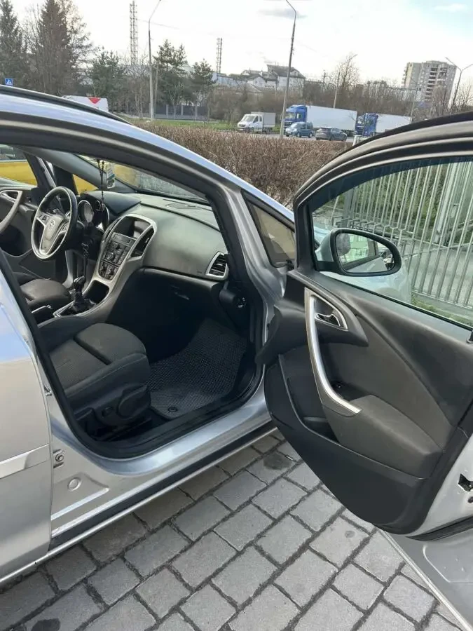 На продаж економне авто 5