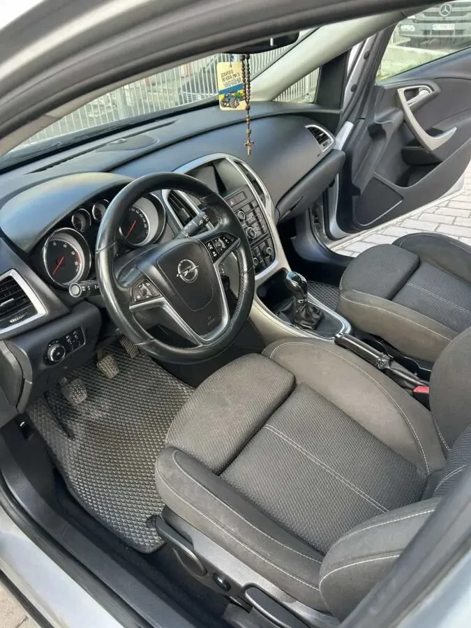 На продаж економне авто 2