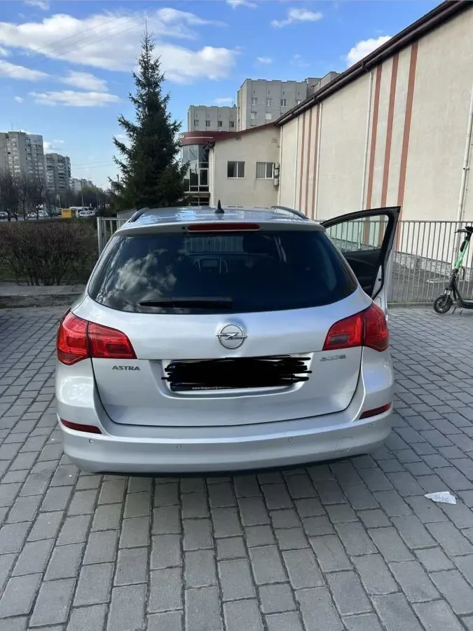 На продаж економне авто 9