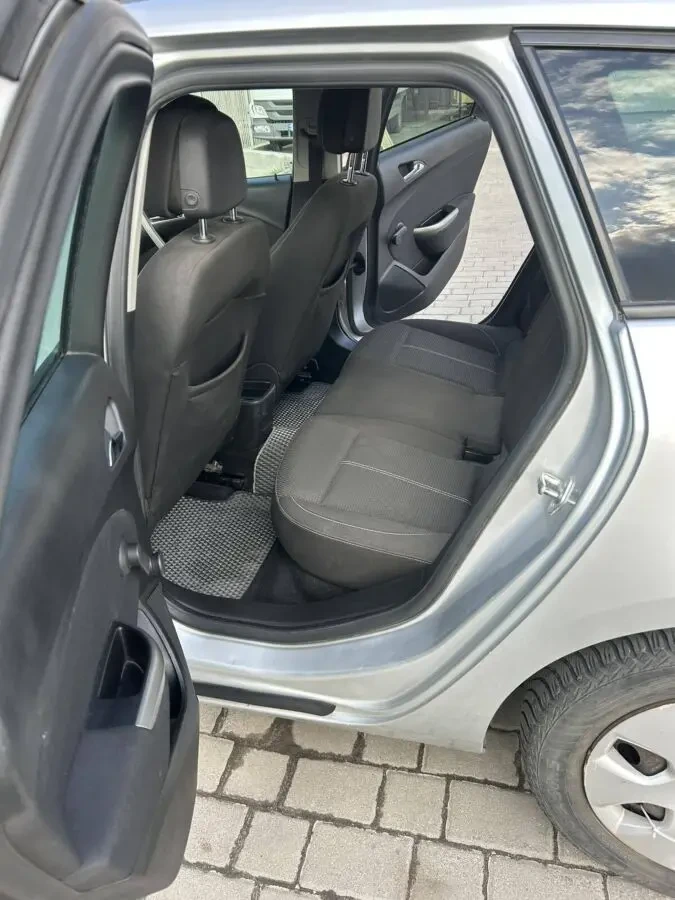 На продаж економне авто 3
