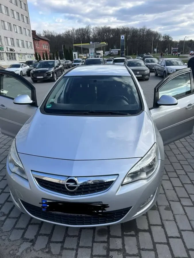 На продаж економне авто 7