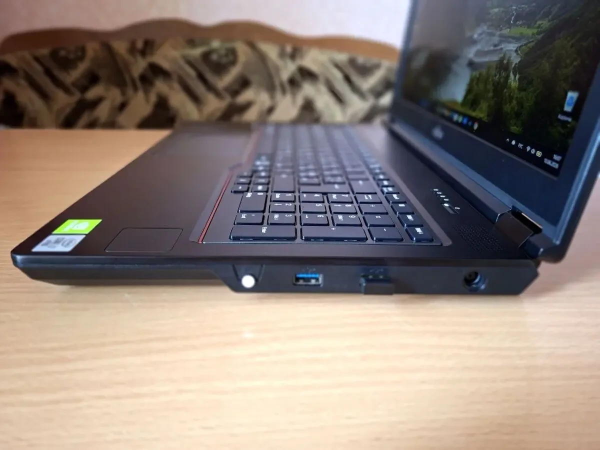 Fujitsu Celsius H7510 / i7 / 32GB RAM / Nvidia Quadro 5