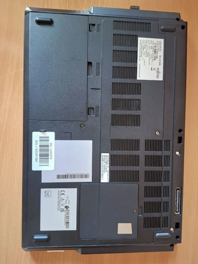 Fujitsu Celsius H7510 / i7 / 32GB RAM / Nvidia Quadro 4