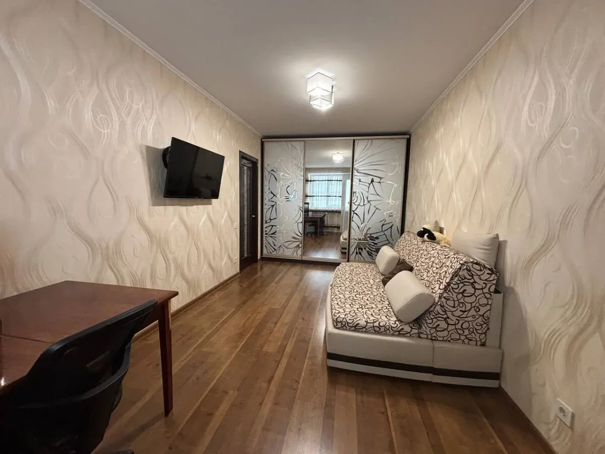 продам 2 комнатную квартиру, район рабочей 9