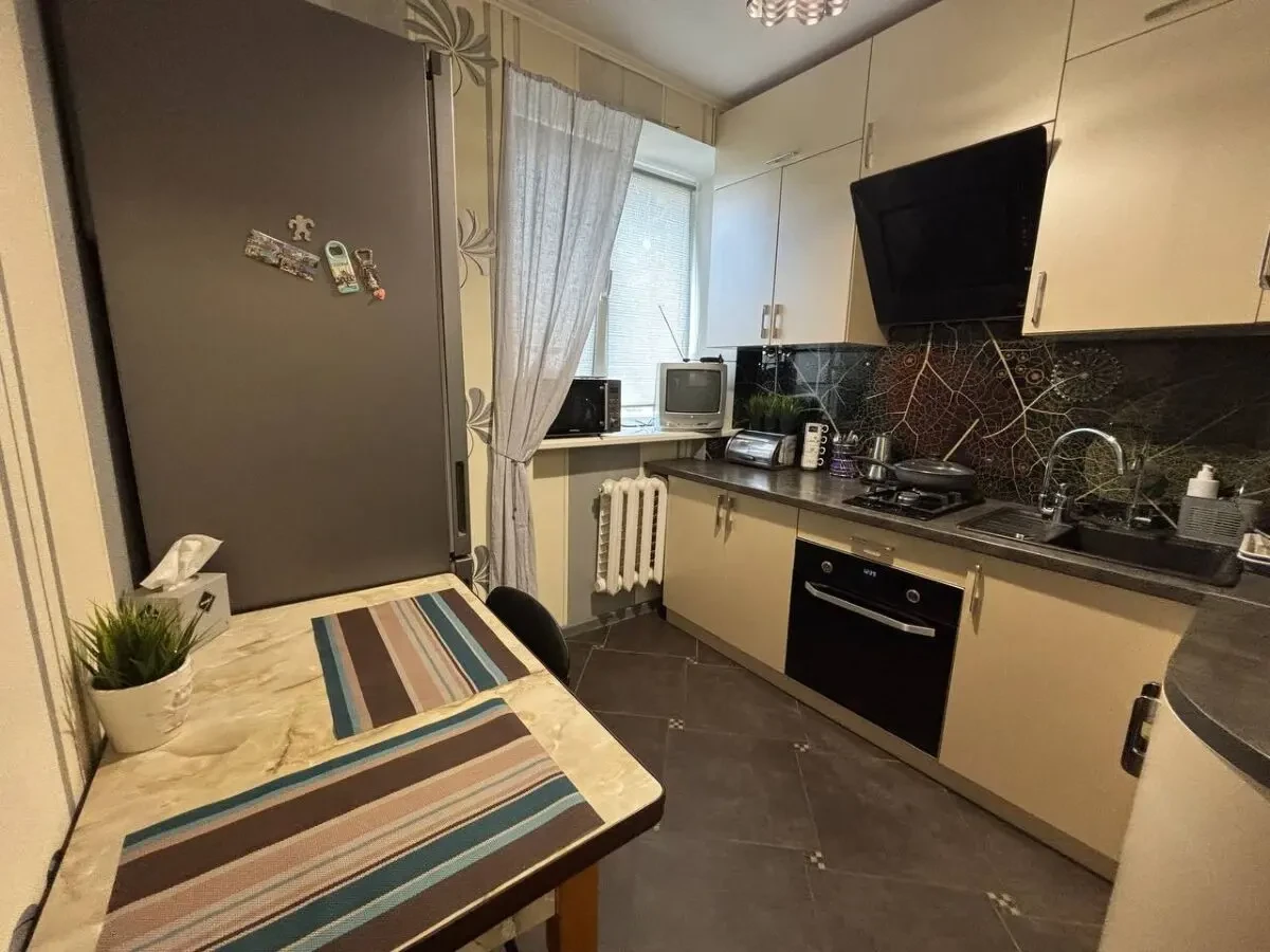 продам 2 комнатную квартиру, район рабочей 3
