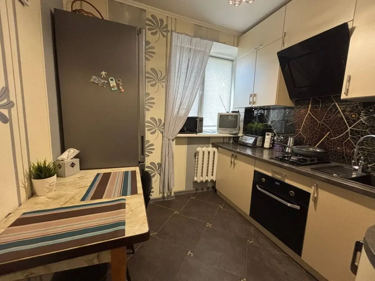 продам 2 комнатную квартиру, район рабочей 5