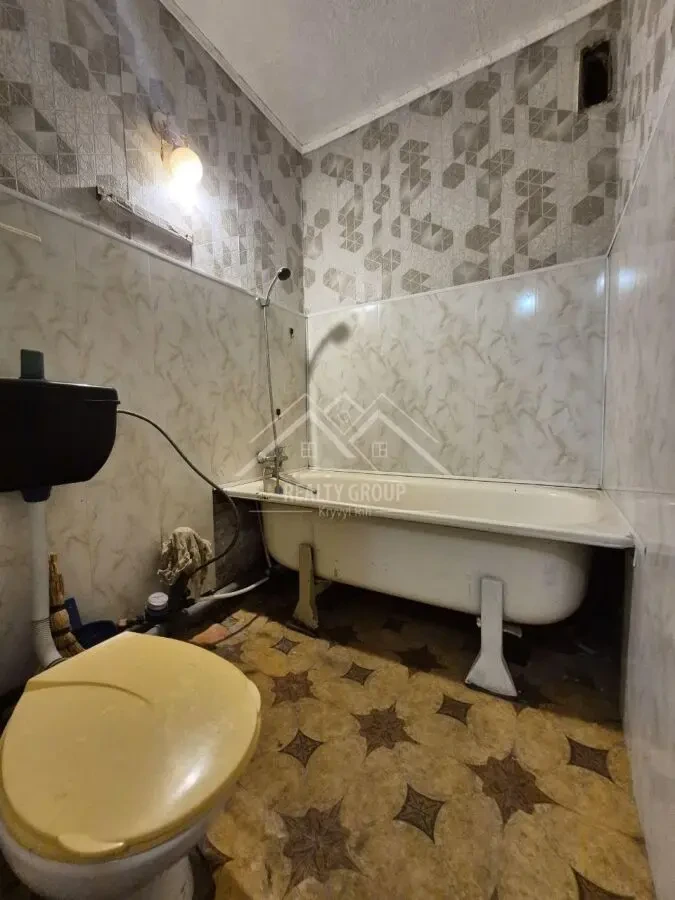 Продаж затишної 2к квартири  17 квартал (8-а лікарня) 9