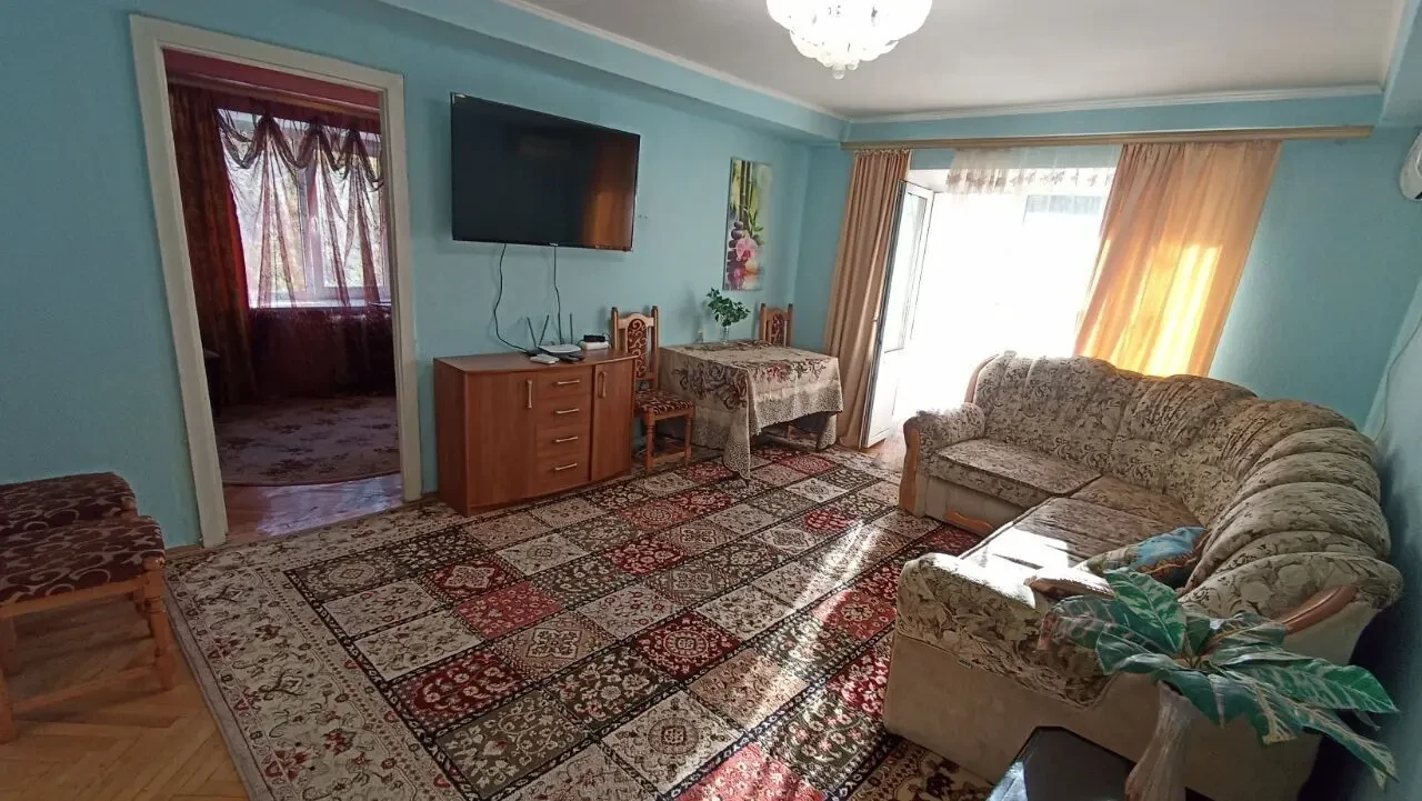 Подобова оренда 4-к квартири в Києві. Центр. Метро Печерська