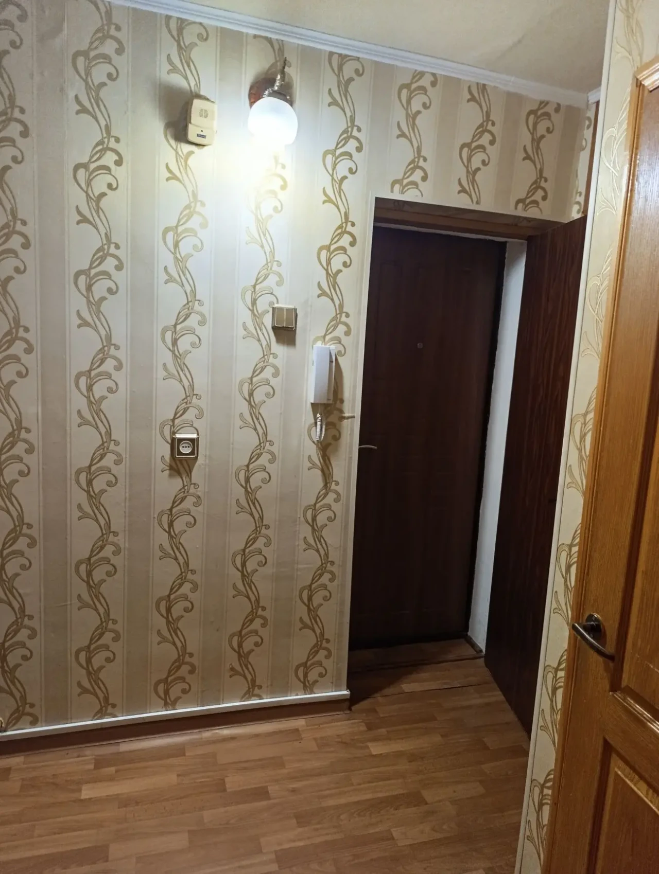 Продам 2 кім квартиру пр-т Ландау 20 9