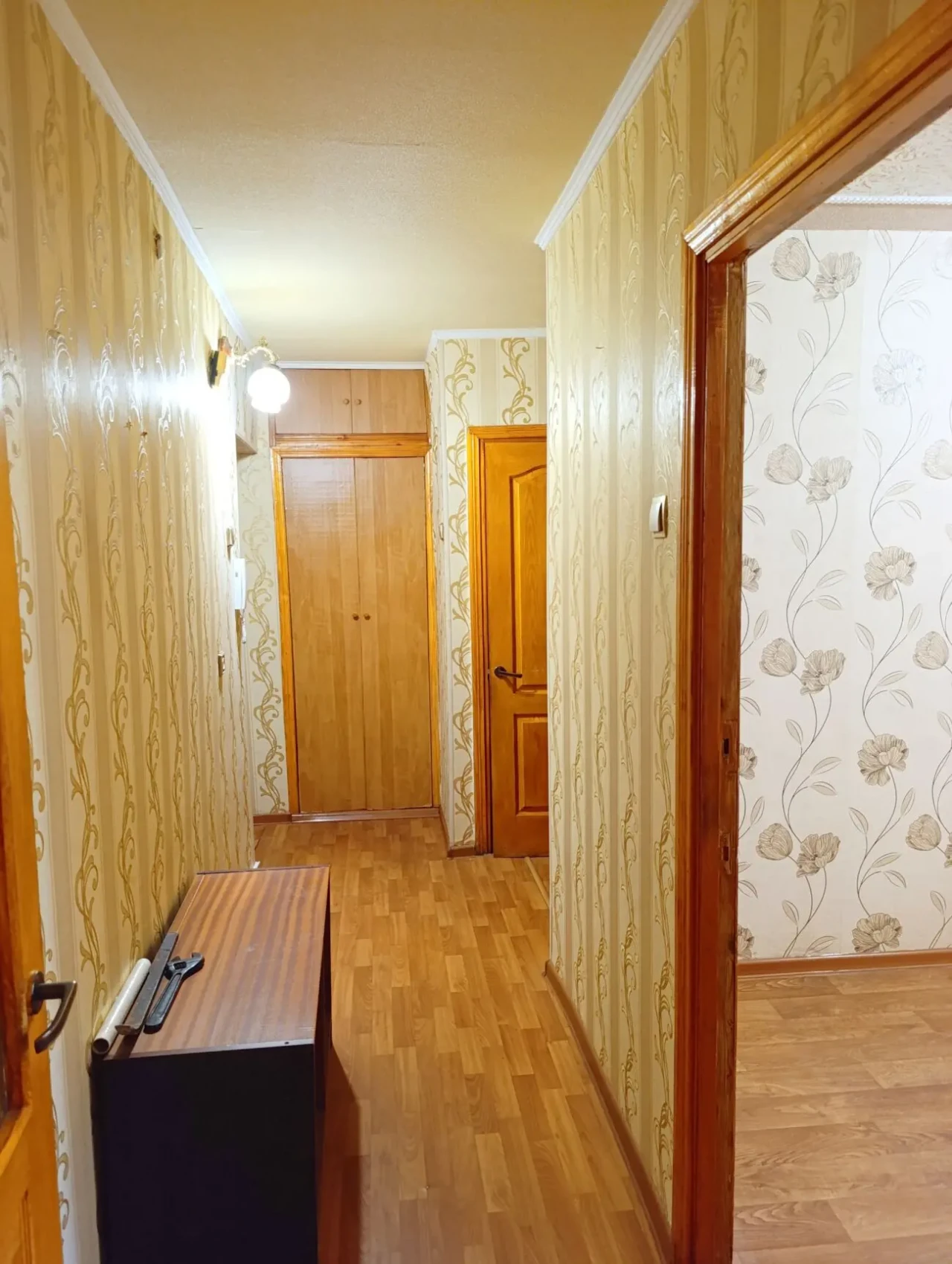 Продам 2 кім квартиру пр-т Ландау 20 4