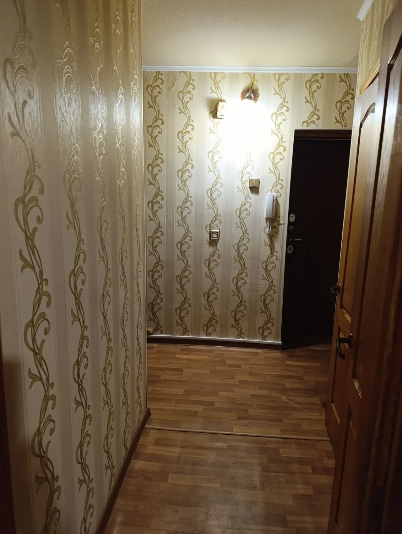Продам 2 кім квартиру пр-т Ландау 20 8