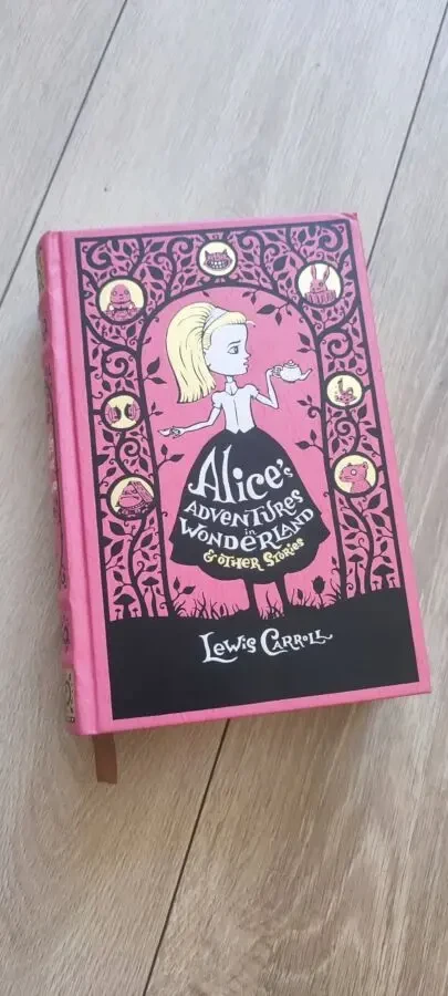 Alice's Adventures in Wonderland  Льюис Кэрролл