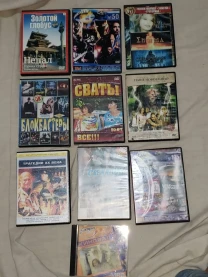 Фильмы на DVD дисках.