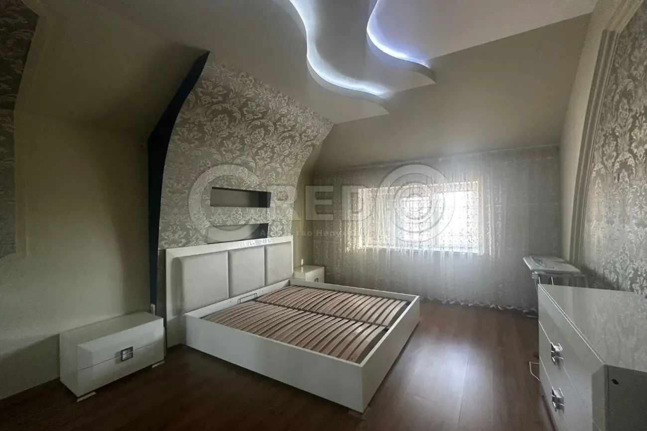 Продаж 2-х поверхового будинку вул.Українська 8