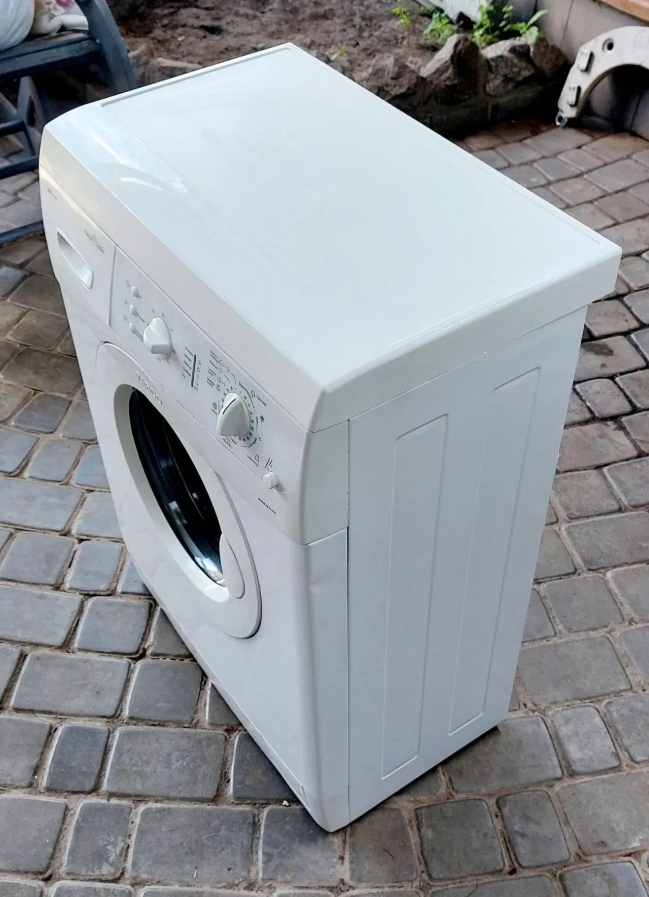 Вузька пралка Ardo SED 1010, Італія 2