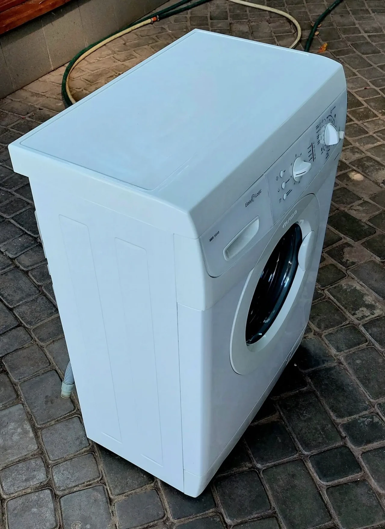 Вузька пралка Ardo SED 1010, Італія 3