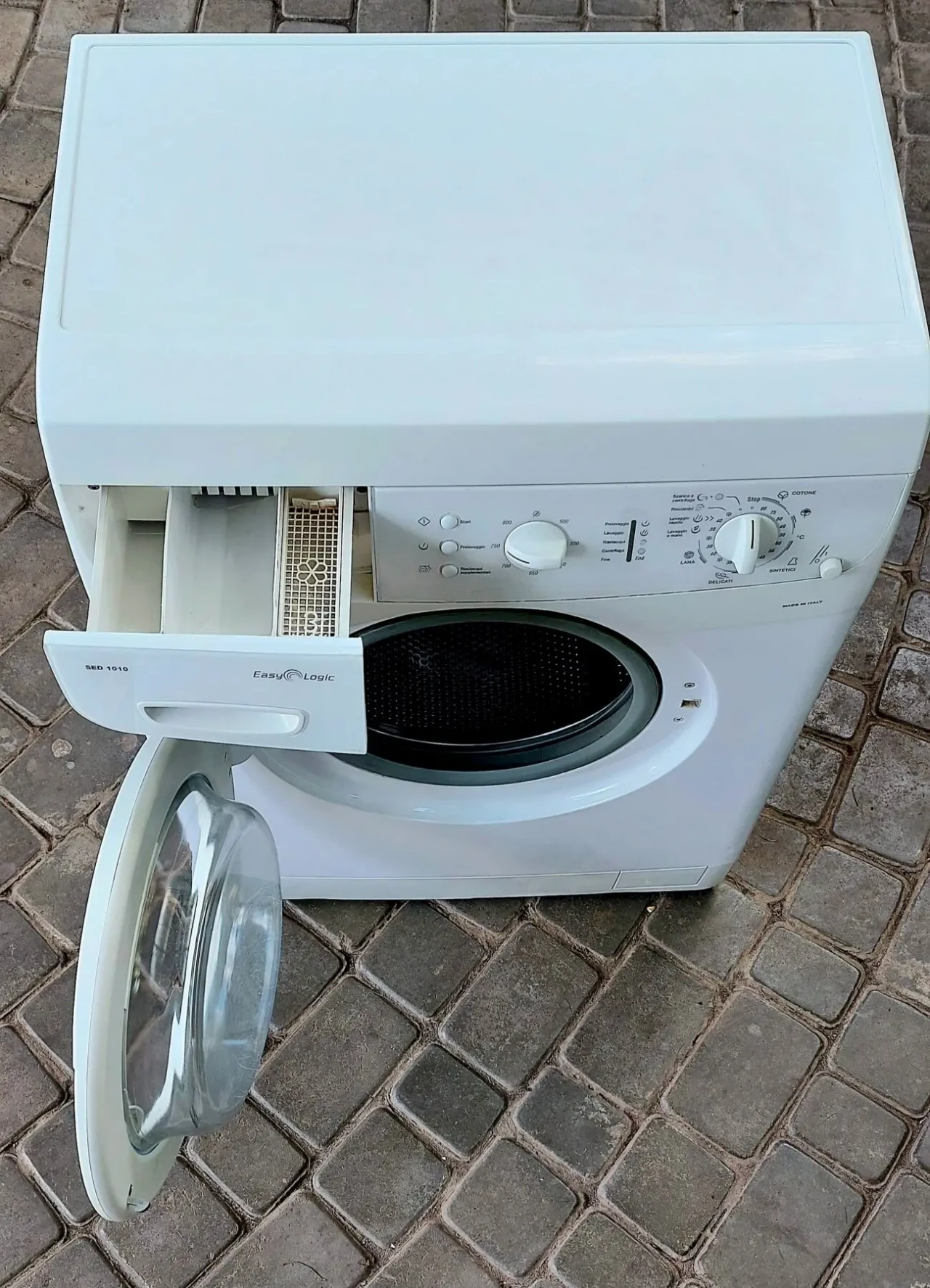 Вузька пралка Ardo SED 1010, Італія 5