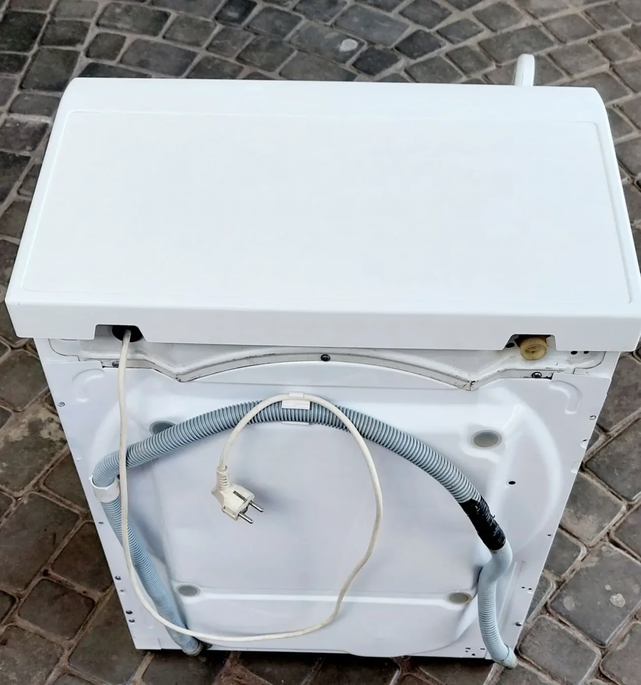 Вузька пралка Ardo SED 1010, Італія 7