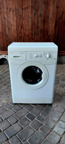 Вузька пралка Ardo SED 1010, Італія