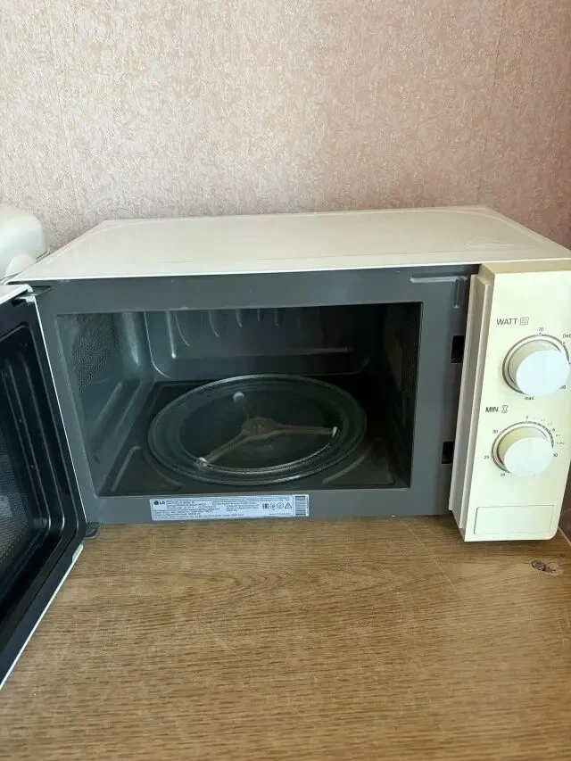 Микроволновая печь  Lg ms 2