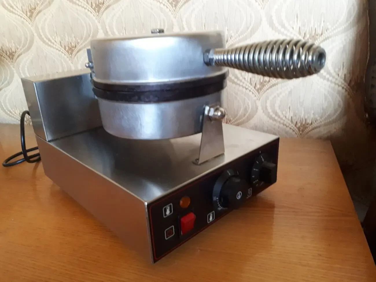Вафельница для венских и бельгийских вафель Ankemoller HWB-1