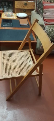 Красивый деревянный стул. Складной. Ретро
