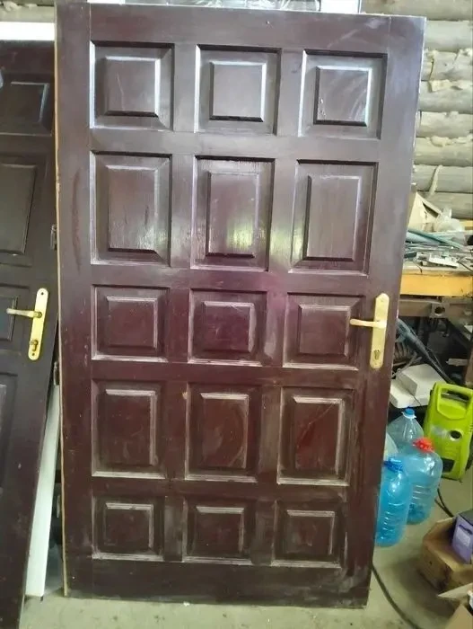 Продам двері дерев'яні дверною рамою 3