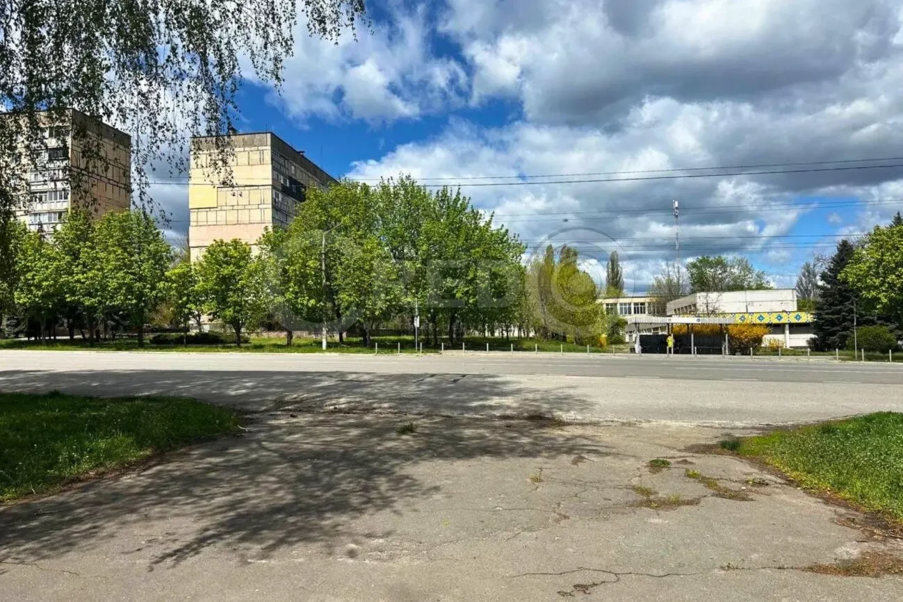 Продаж приміщення в окремо розташованій будівлі, вул. Чарівна 17 Квартал 5