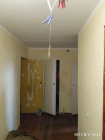 Комната отдельная в центре от хозяина без ремонта в двух других-арендаторы