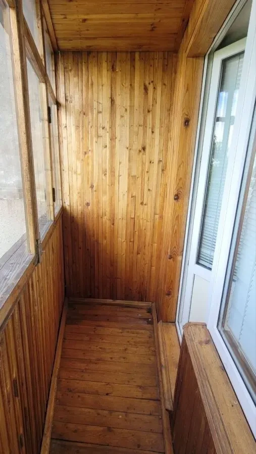 Продам 3-кімнатну квартиру з меблями та технікою недалеко від метро 3