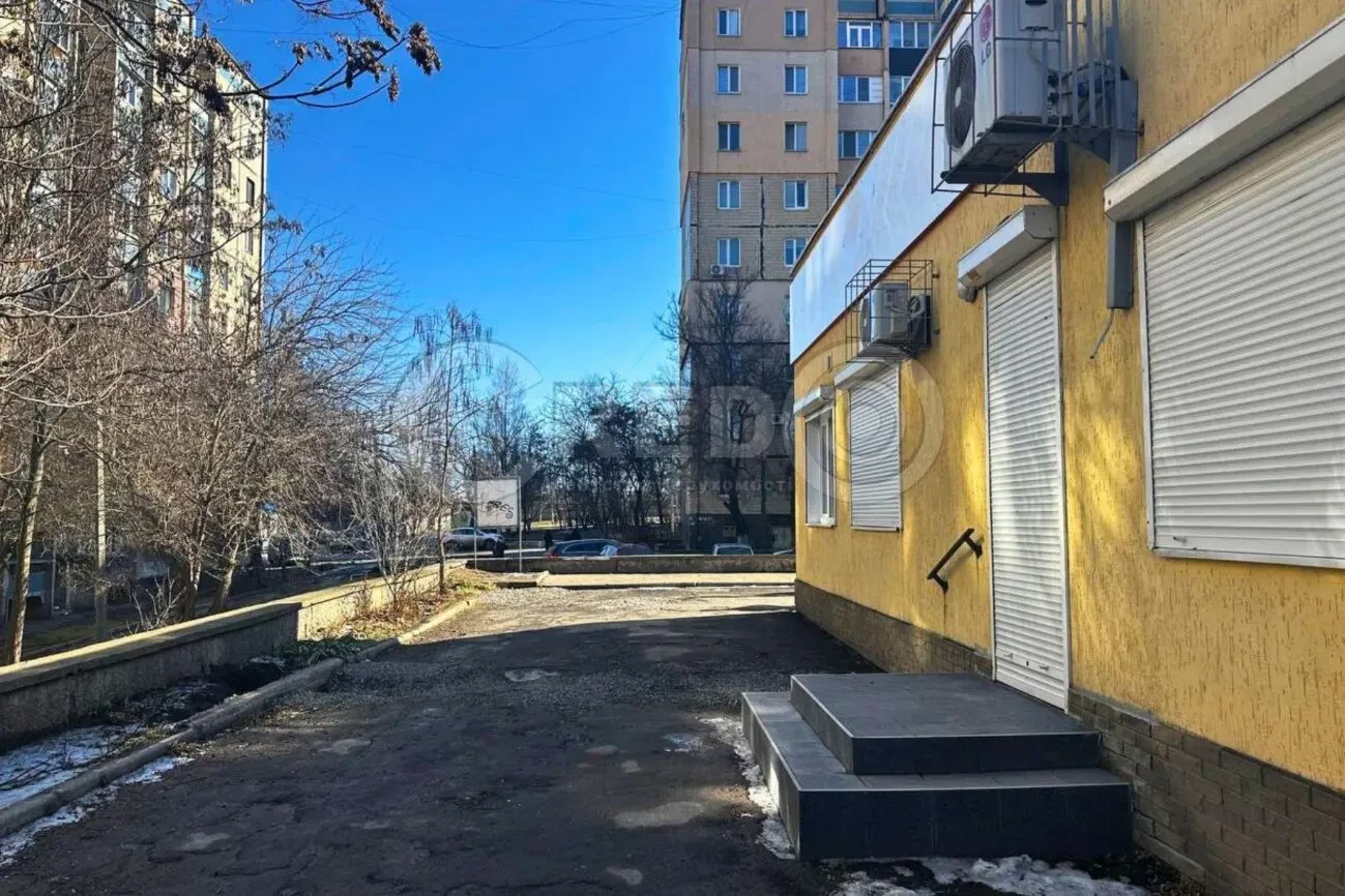 Продаж окремо розташованої будівлі м-н 5-Зарічний 7