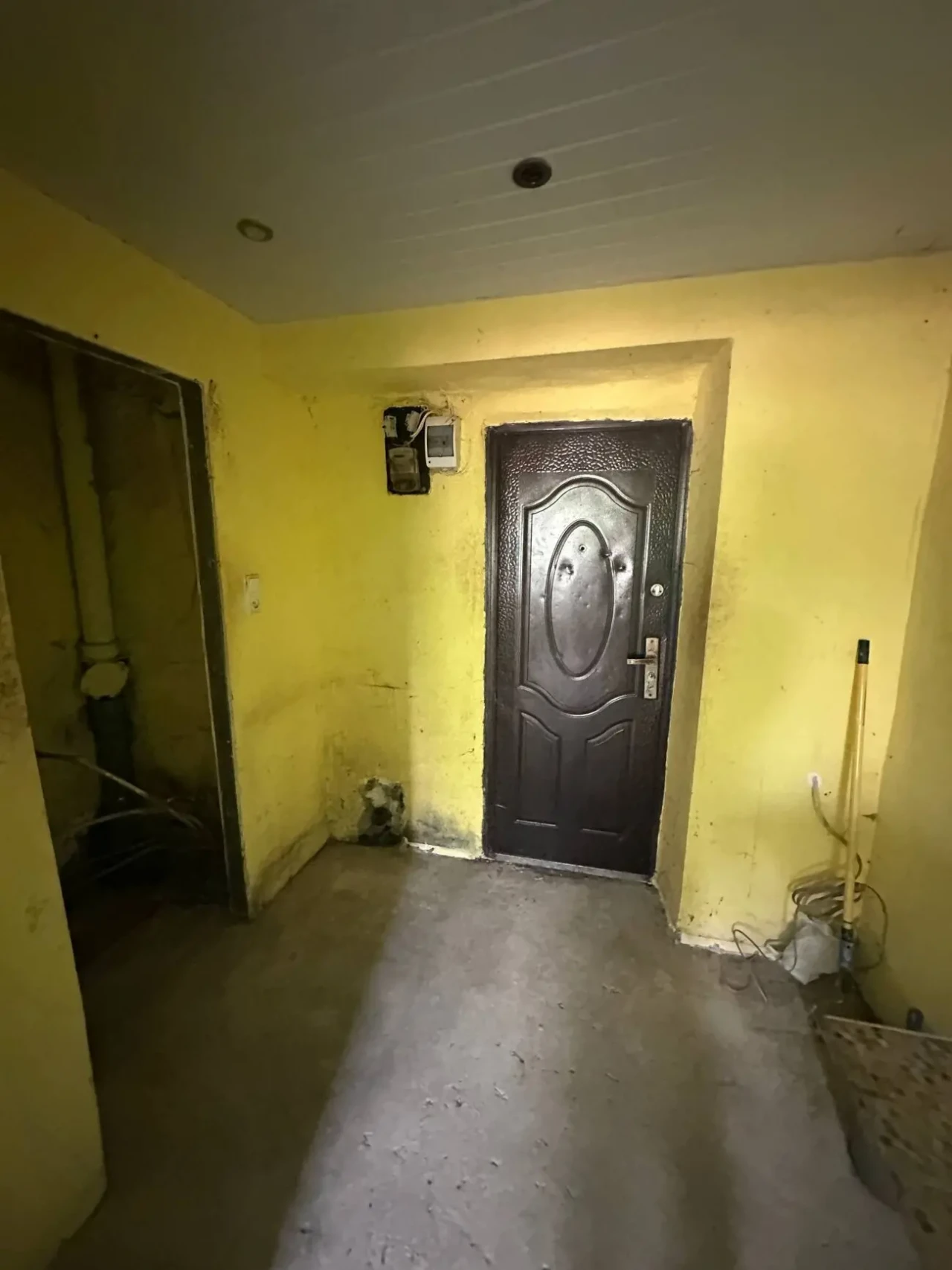 Продам 1к квартиру вул. Краснопільська ,6 під ремонт 2
