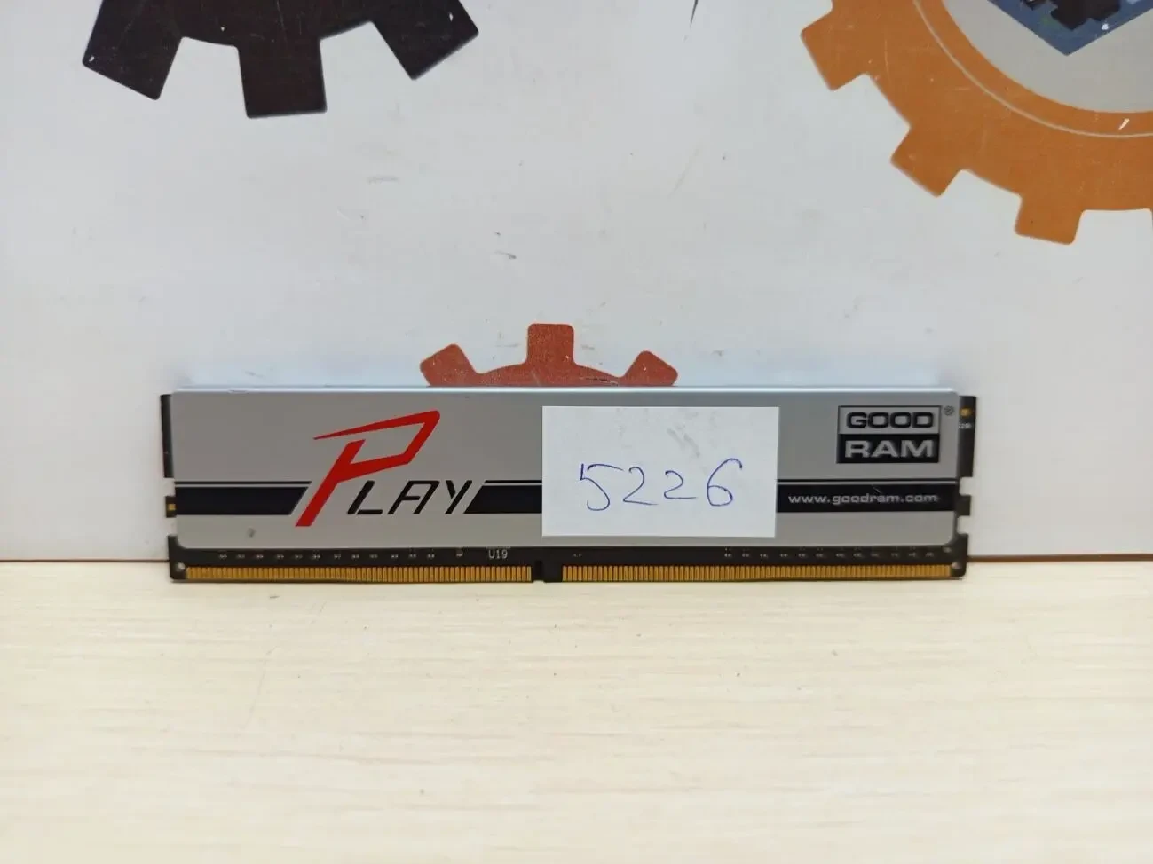 Оперативна пам'ять Goodram DDR4-2400 4096MB PC4-19200 Play Silver 2