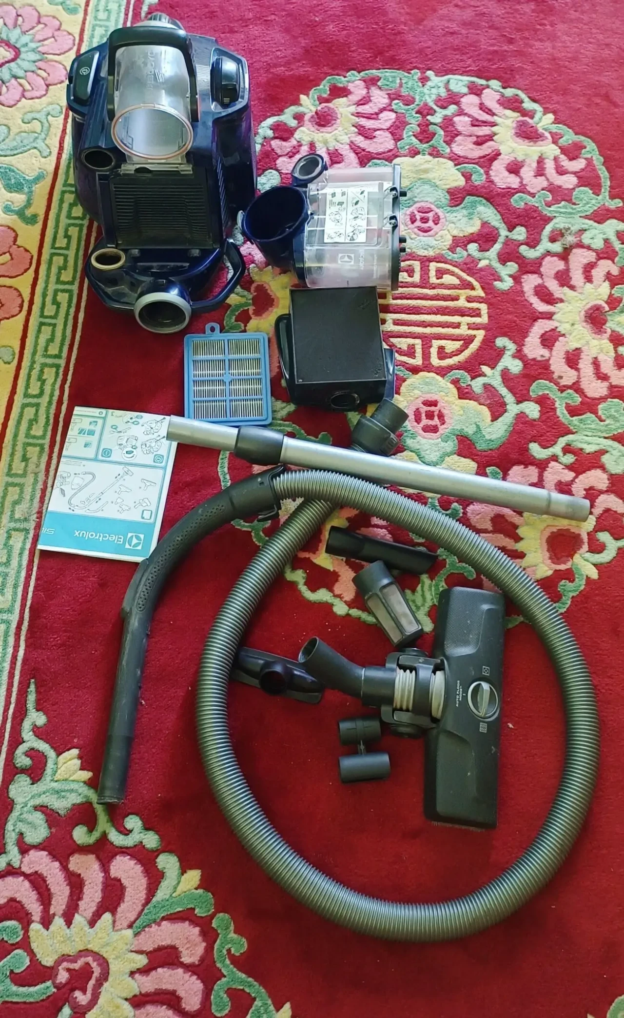 Дешево мощный безмешковый пылисос Electrolux ESPC71DBT НЕ Китай 2