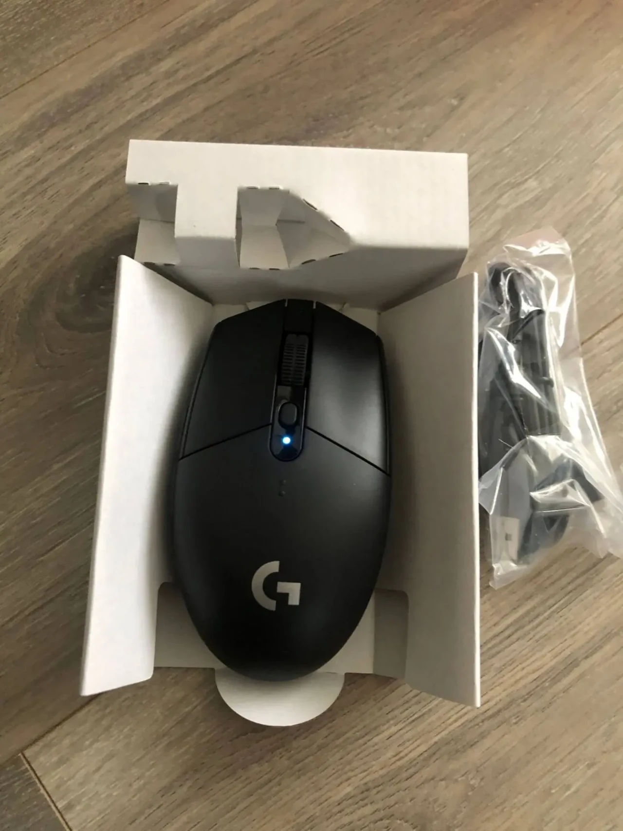 Logitech g305 Mouse 3