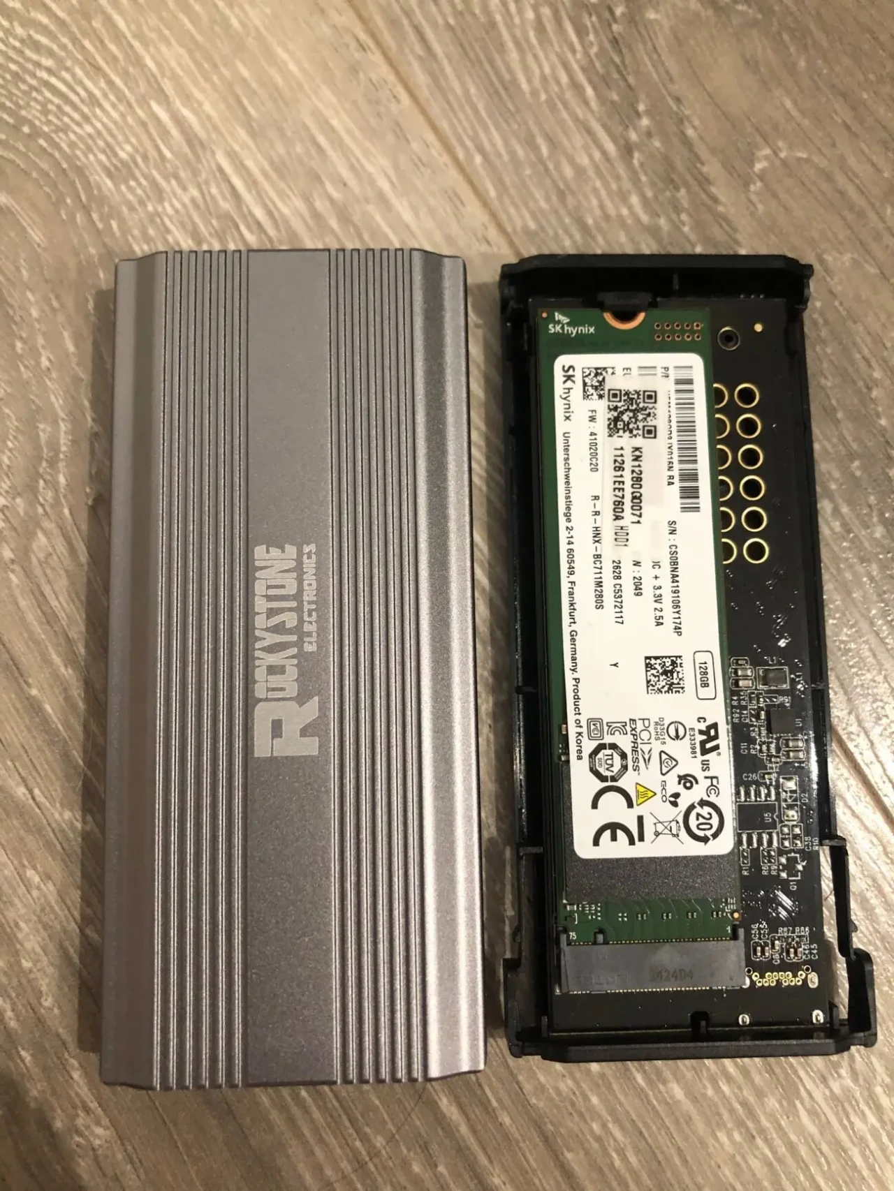 SSD NVMe 128gb Rockystone з металевим корпусом кишеня 4