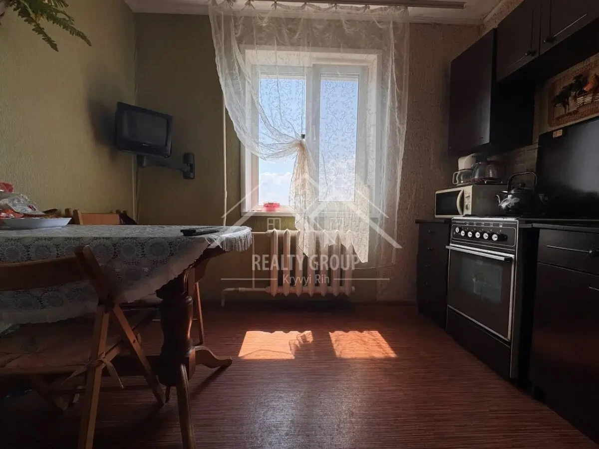 Продається простора 4-кімнатна квартира для великої родини! вул. Павла Глазового, 26 3