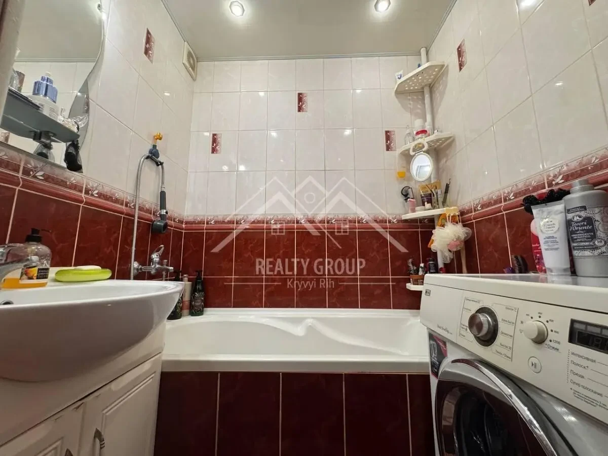 Продається простора 4-кімнатна квартира для великої родини! вул. Павла Глазового, 26 5