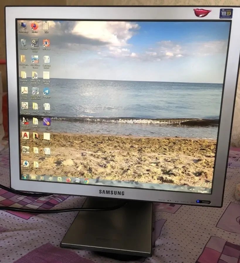 Samsung 750B  монитор