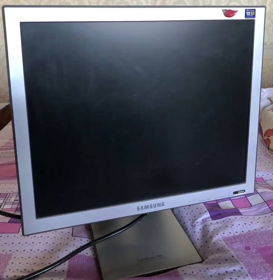 Samsung 750B  монитор 3