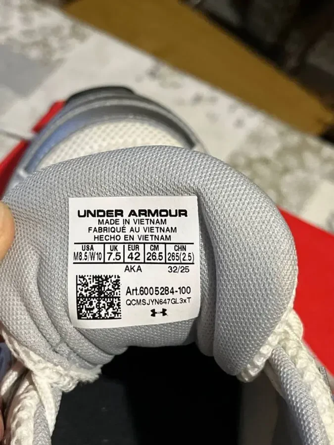 Продам оригінальні кросівки Under Armour SOLA  Нові  Розмір 42 довжина устілки 26.5 2