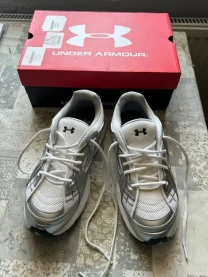 Продам оригінальні кросівки Under Armour SOLA  Нові  Розмір 42 довжина устілки 26.5
