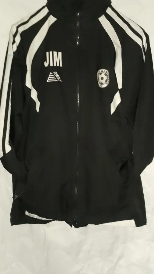 Продам кроссовки, бейсболку и мастерку fc 5