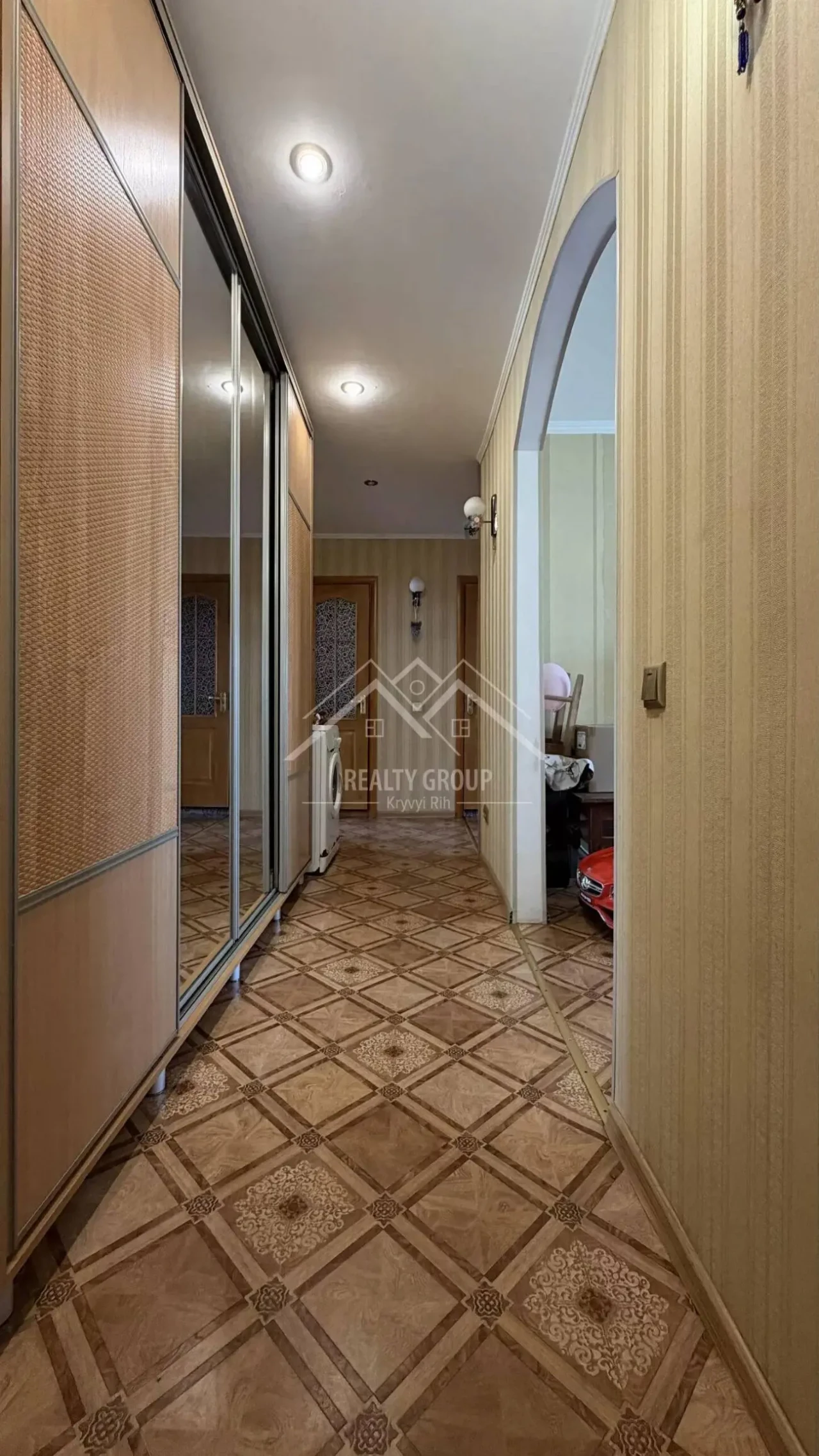Продаж 3х кімнатної квартири на мкрн. Гірницький 5